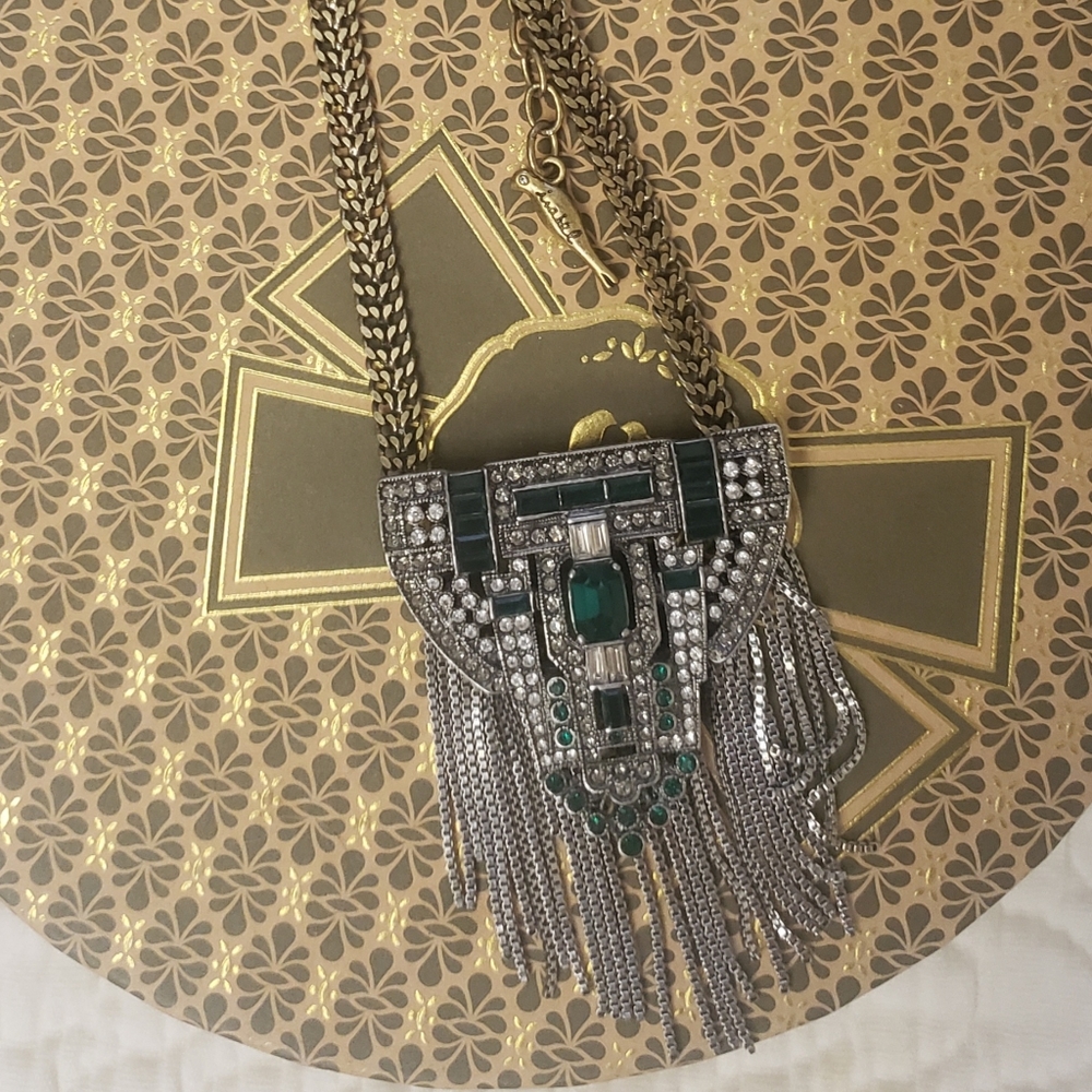 Chloe & Isabel Jardin Du Trocadero  emerald long pendent necklace